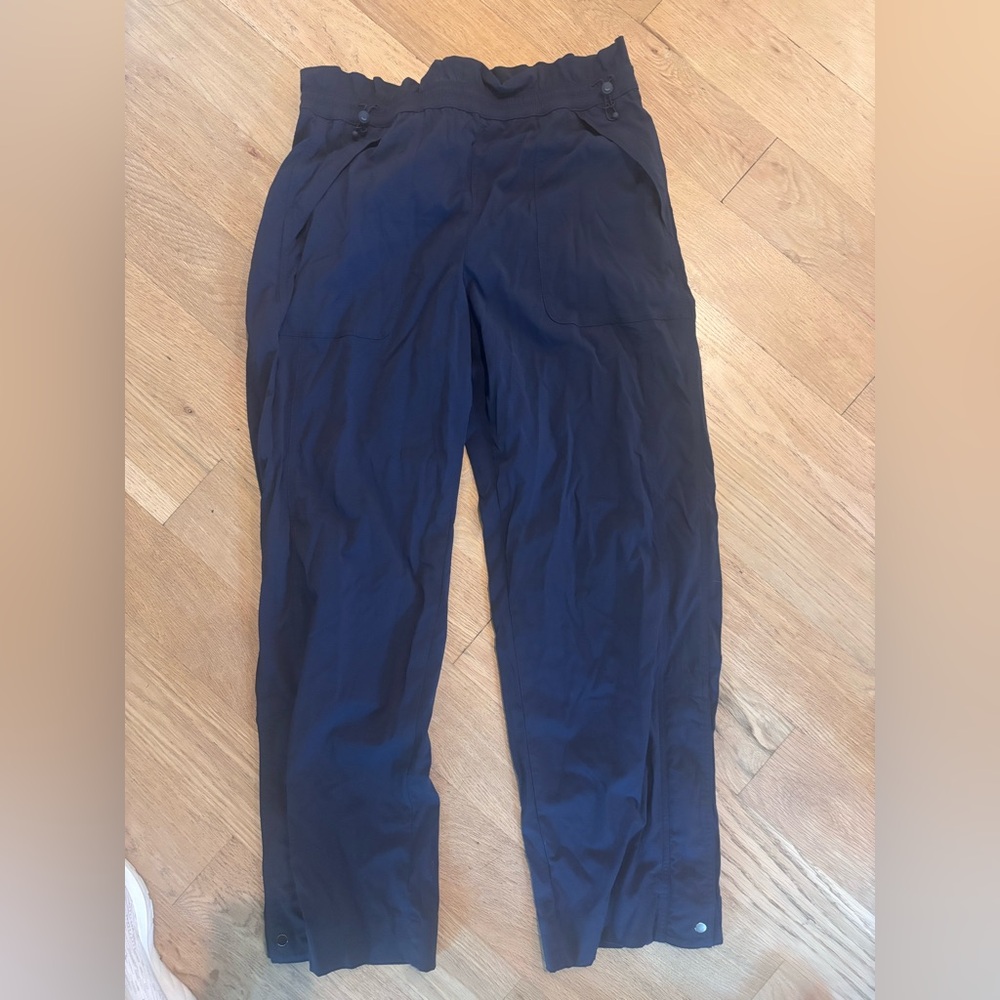 Athleta 
Trekkie High Rise Parachute Pant - Picture 5 of 8
